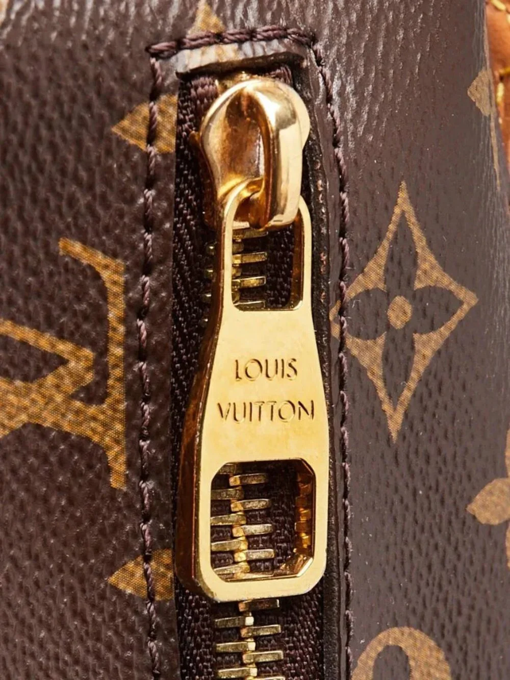 Louis Vuitton Monogram Canvas Patches Pochette Metis Bag
